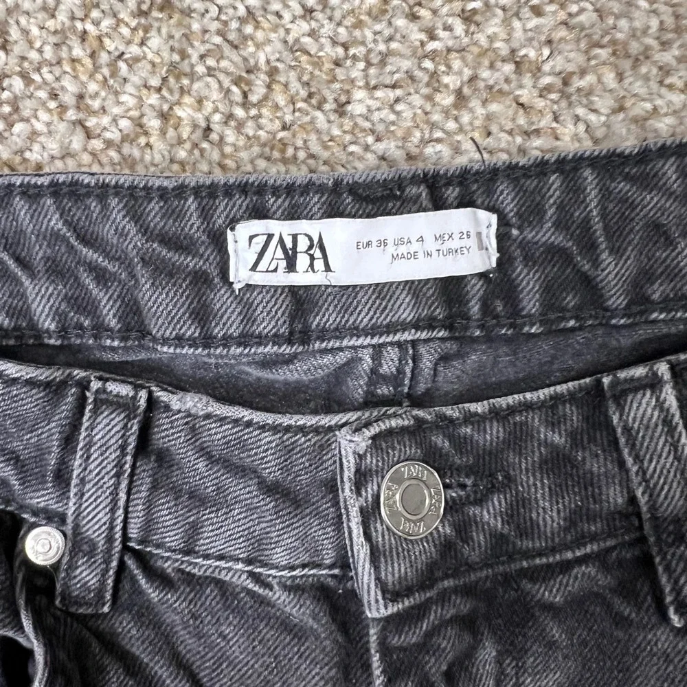 Zara Women Black High Waisted Wide Leg Raw Hem Denim Jeans Size 4 26